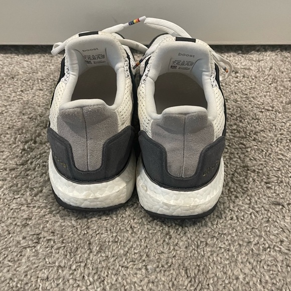 SOLD❗️Adidas’ love unites ultra boosts (2020) 🏳️‍🌈 - Picture 6 of 8